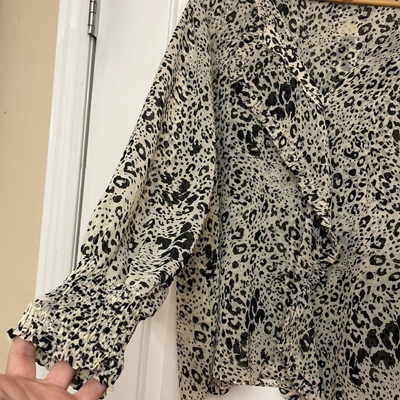 Blouse by Tahari, worn twice.  Size is LX - Picture 4 of 5